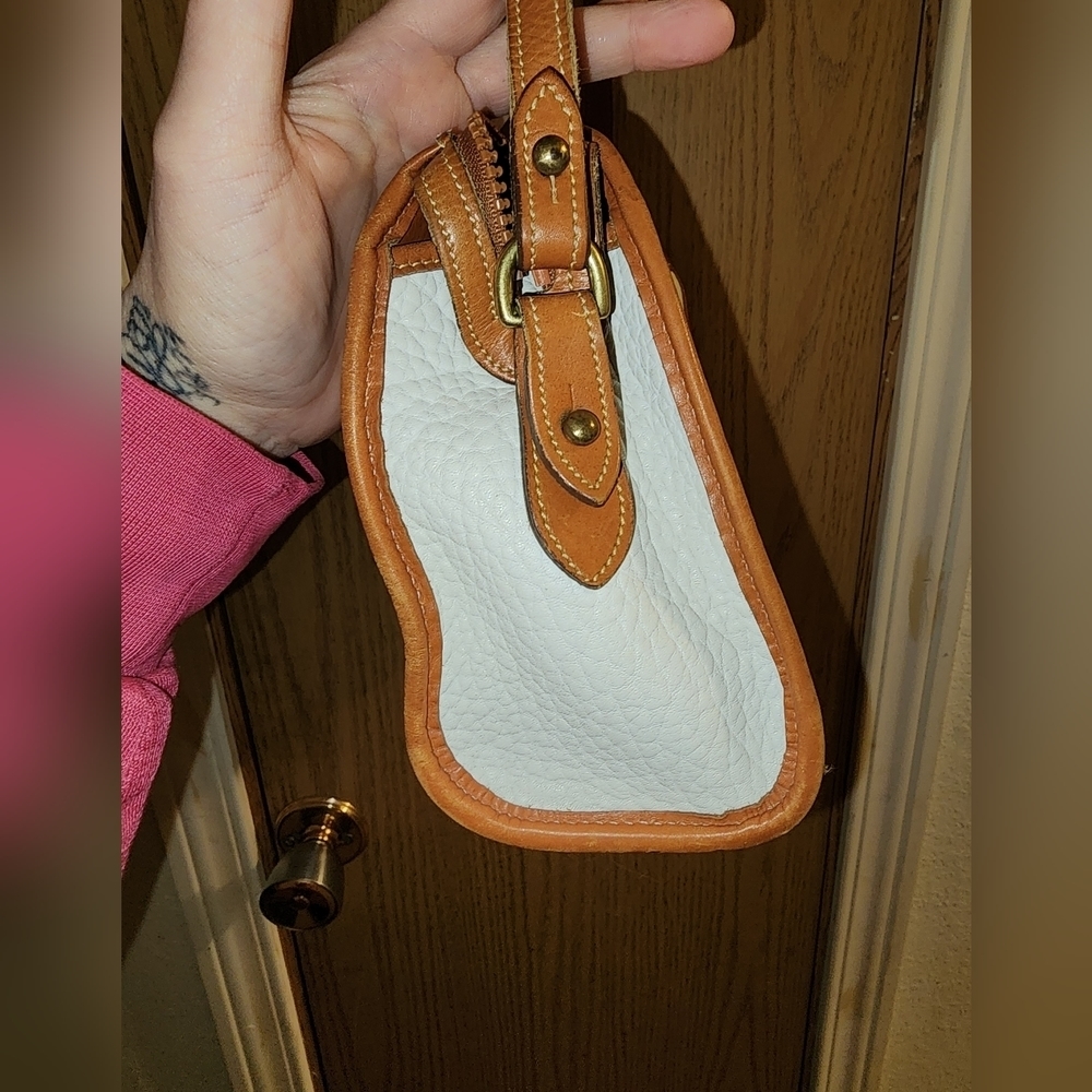 Guc vintage Dooney&Bourke crossbody see pics for flaws - Picture 4 of 12